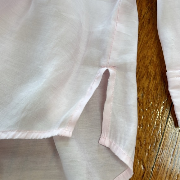 Chico’s pale pink button front blouse.  Size 2 (Medium).  Splits at hemline. - Picture 6 of 13